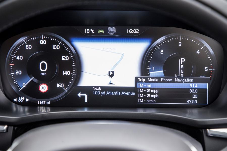 Панель приборов Volvo XC60 D4 Inscription 2017 года  (UK) (фото 151 из 172)